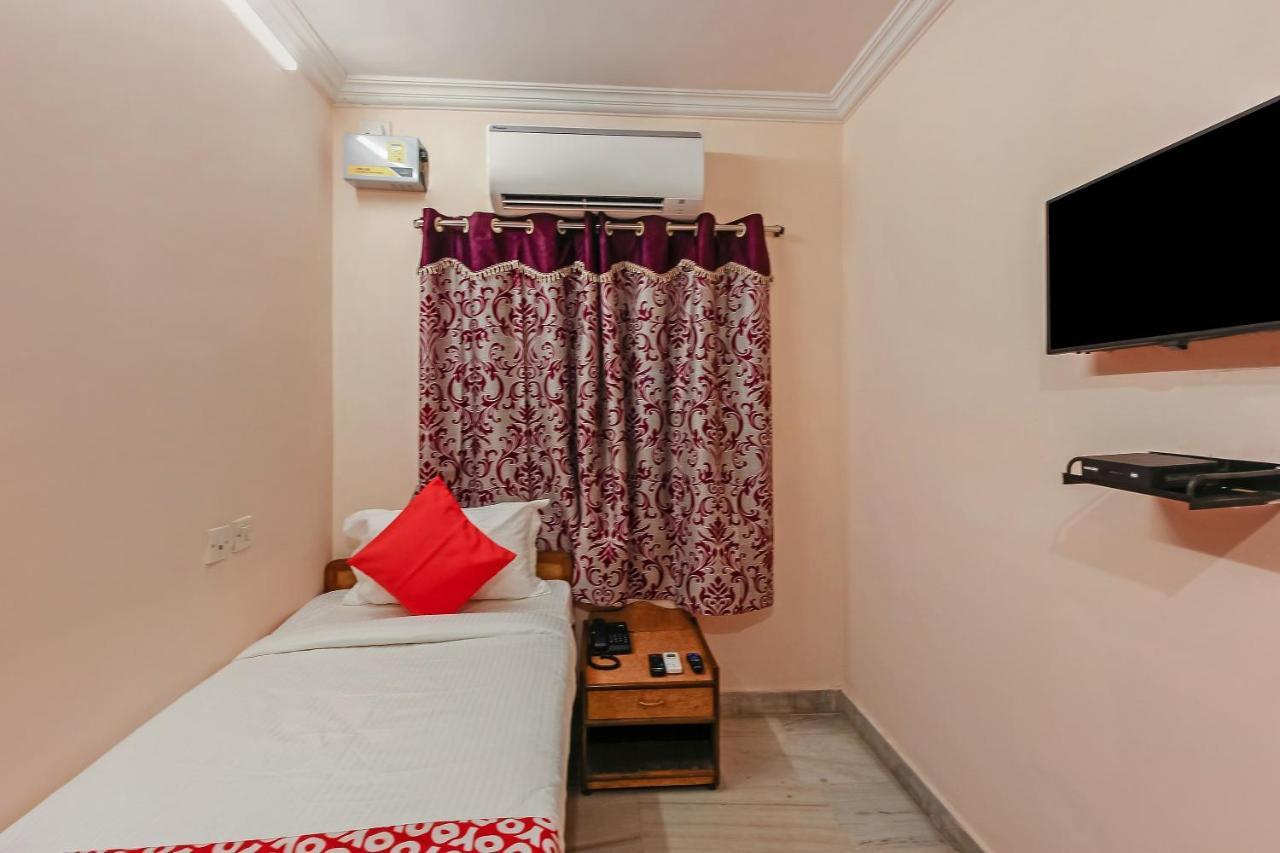Oyo 23191 Flagship Hotel Raj Madan Ameerpet Хайдарабад Экстерьер фото