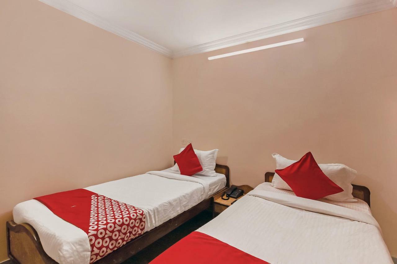 Oyo 23191 Flagship Hotel Raj Madan Ameerpet Хайдарабад Экстерьер фото